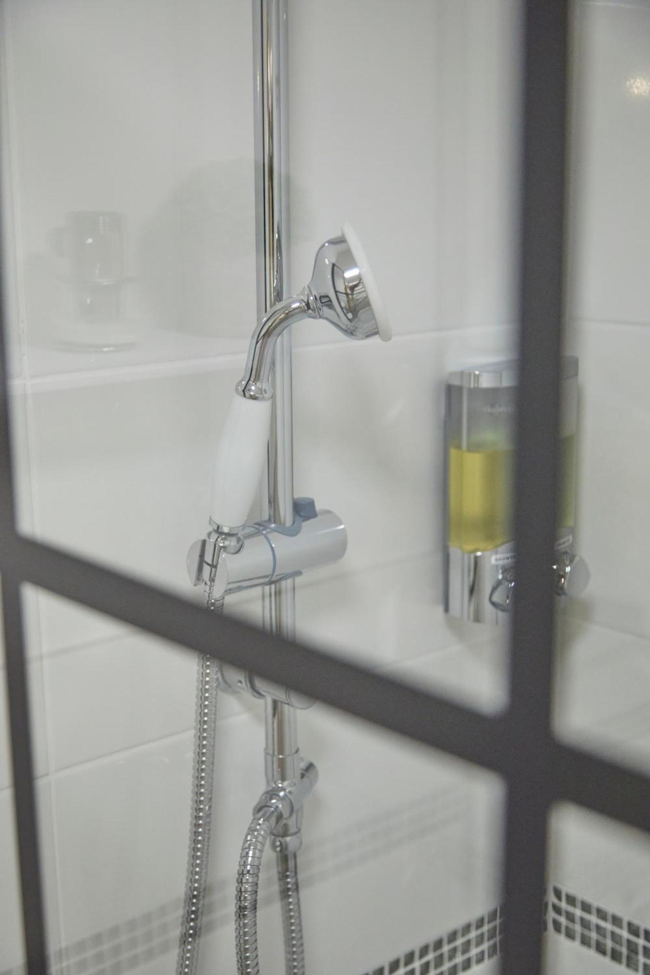 Stylish 2-Bedroom Apartment With Free Parking Halifax Extérieur photo